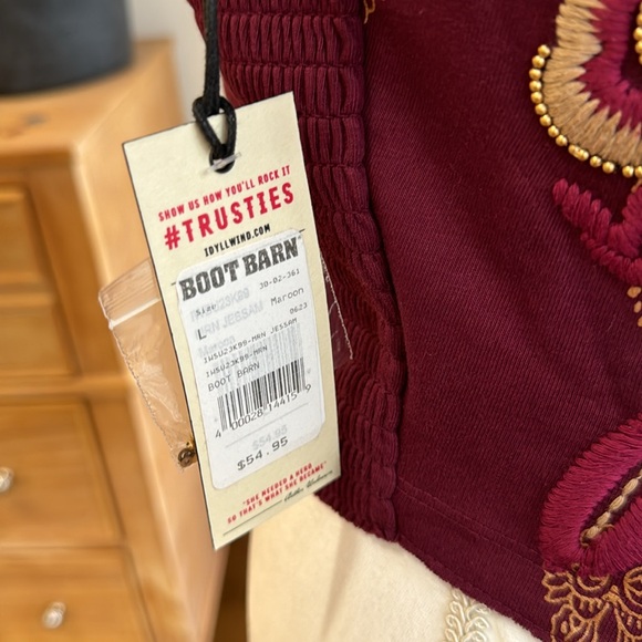 IDYLLWIND maroon crop western top - Picture 5 of 6